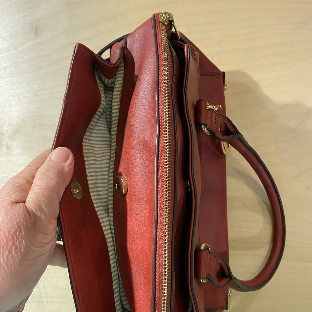 Mia M. Farrow Collection Elegant Red Handbag with Gold Accents (LD)